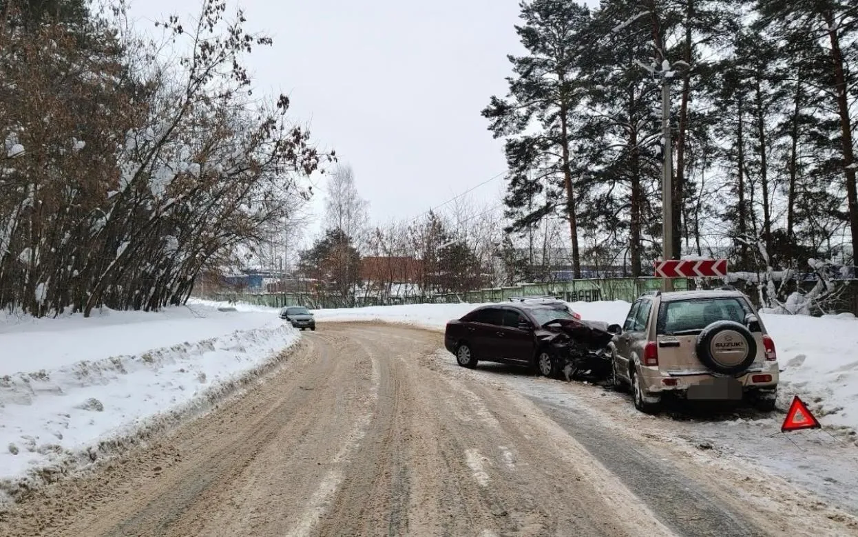 Пассажиры Suzuki пострадали в ДТП в Сарапуле