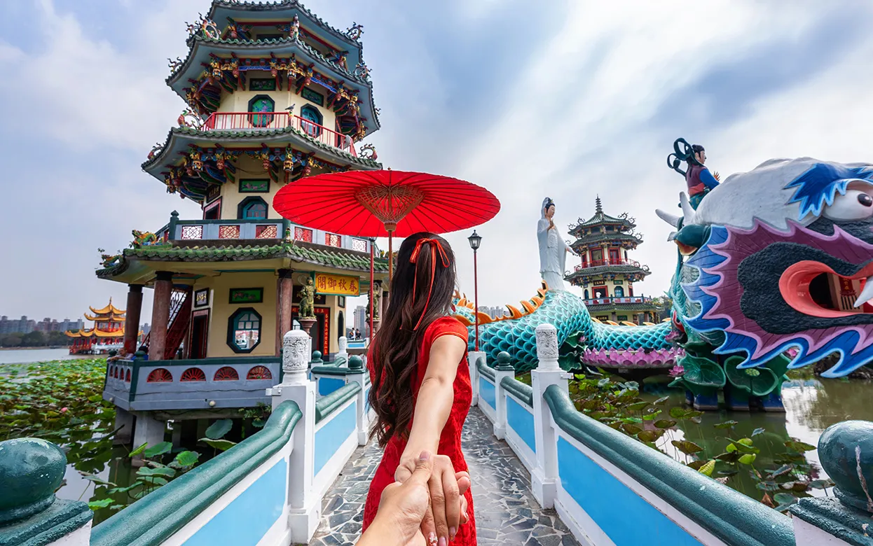 Как россиянам платить в Китае в 2025 году: решения Octobank и Kaspi