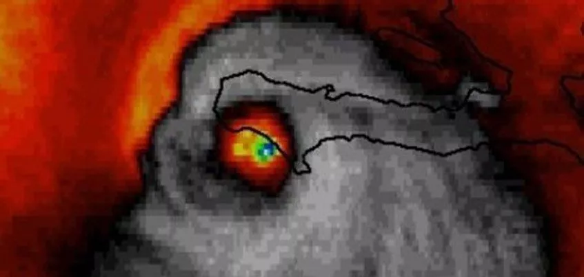 Фотофакт: ижевчане сравнили инфракрасный снимок урагана Мэттью с демоном