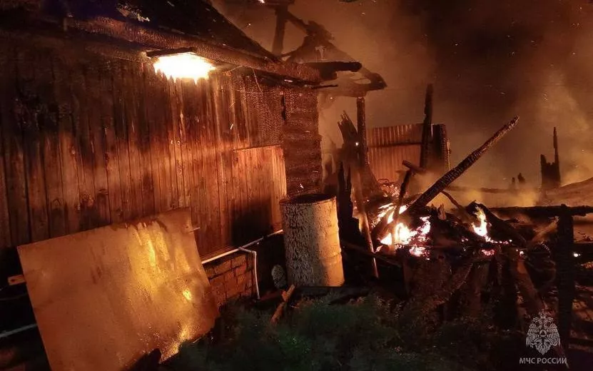 Грозовая молния сожгла дом в Удмуртии