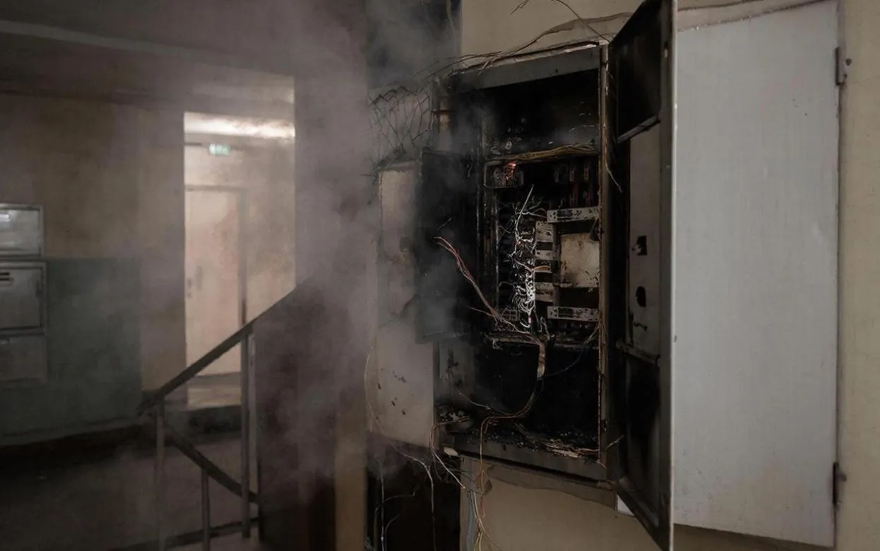 Электрощитки загорелись в многоэтажке на ул. Клубной в Ижевске