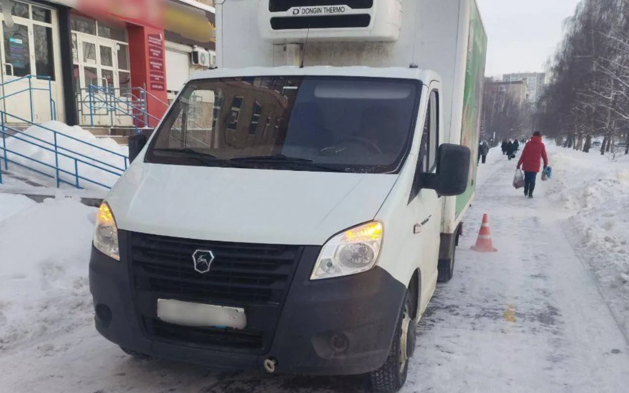 Водитель «Газели» сбил пенсионерку на тротуаре в Ижевске