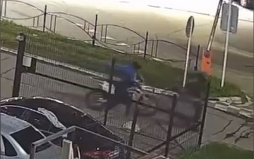Пьяный мужчина украл мотоцикл из двора дома в Ижевске