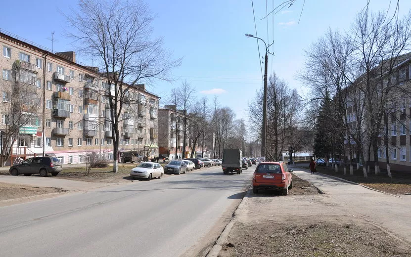 Глава Удмуртии поручил еще раз изучить проект ремонта тротуара на улице Коммунаров