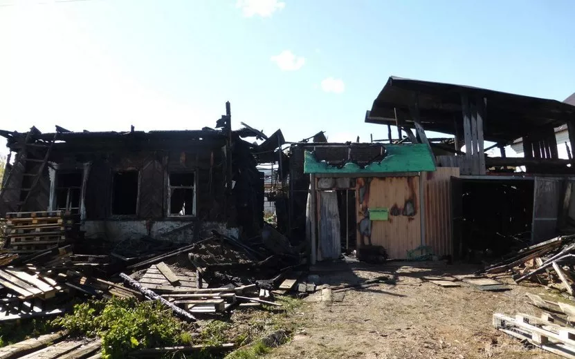 Два дома сгорело в Можге из-за треснувшей печной трубы