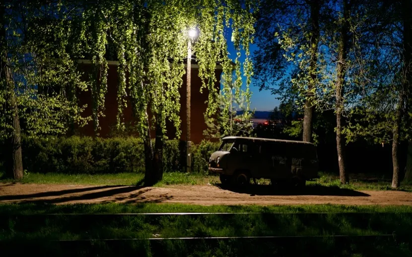 Вечером Восточный поселок становится местом с особой атмосферой, но не каждому она придется по вкусу 