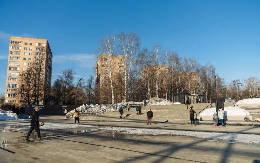 Новости Ижевска на утро 26 марта: возобновление работы платных парковок и устранение аварийных дефектов на дорогах