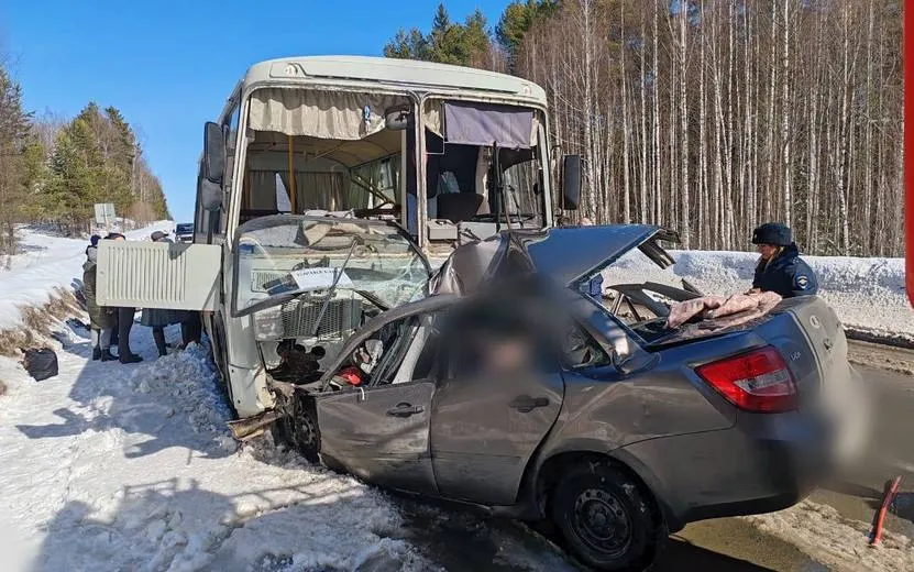 Два человека погибли в ДТП с автобусом в Удмуртии