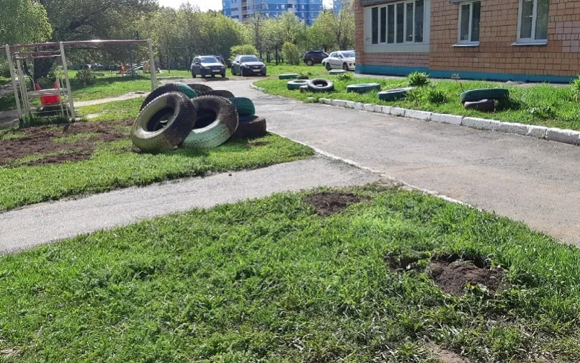 Еще один кадр с покрышками на улице Ворошилова