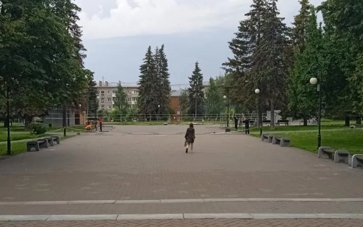 Есть вопрос: в связи с чем перекрыли часть сквера Победы в Ижевске?