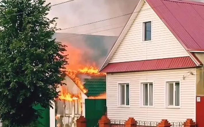 Гараж сгорел на улице Братской в Ижевске