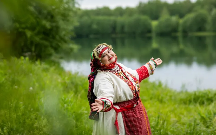 Исполнительница из Удмуртии рассказала легенду о любви в рамках проекта «Семья в культуре»