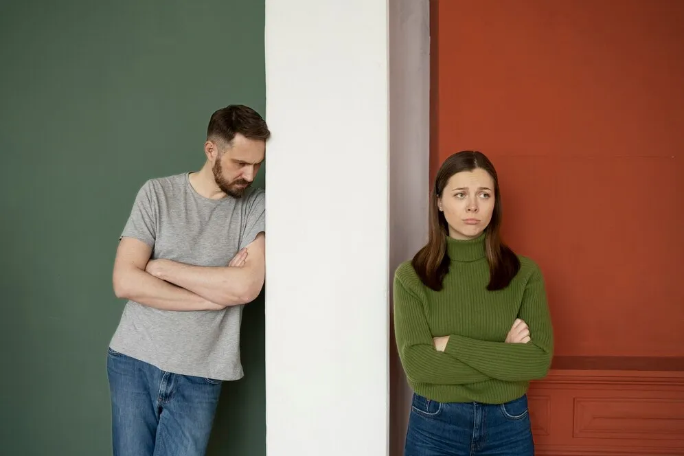 couple-having-communication-problems_23-2149354285.jpg