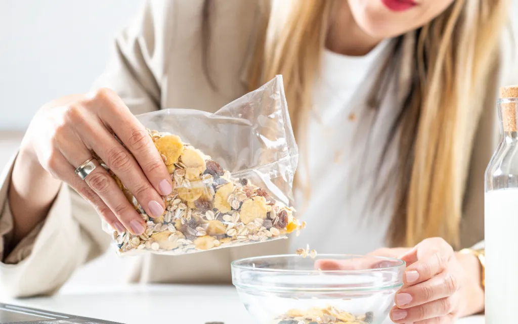 healthy-eating-at-work-with-nutritious-muesli-prep-2026-01-05-22-55-26-utc (1).jpg