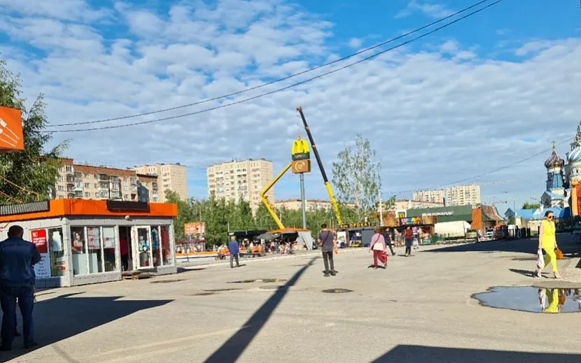 Ресторан переименовали, старые вывески сняли. Фото: очевидцы