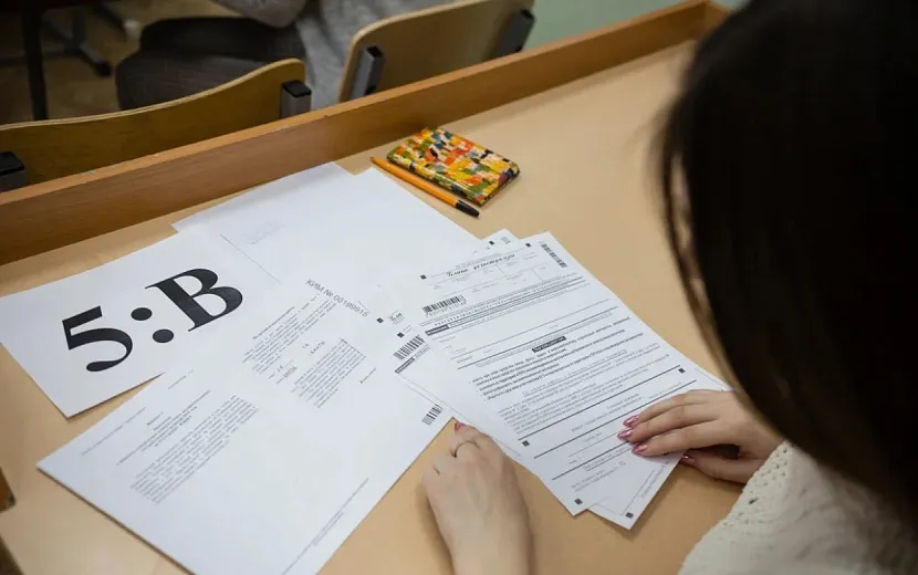  Родители выпускников из Удмуртии проверили свои знания русского языка в условиях, максимально близких к реальному экзамену. Фото: Диля Ахмадишина