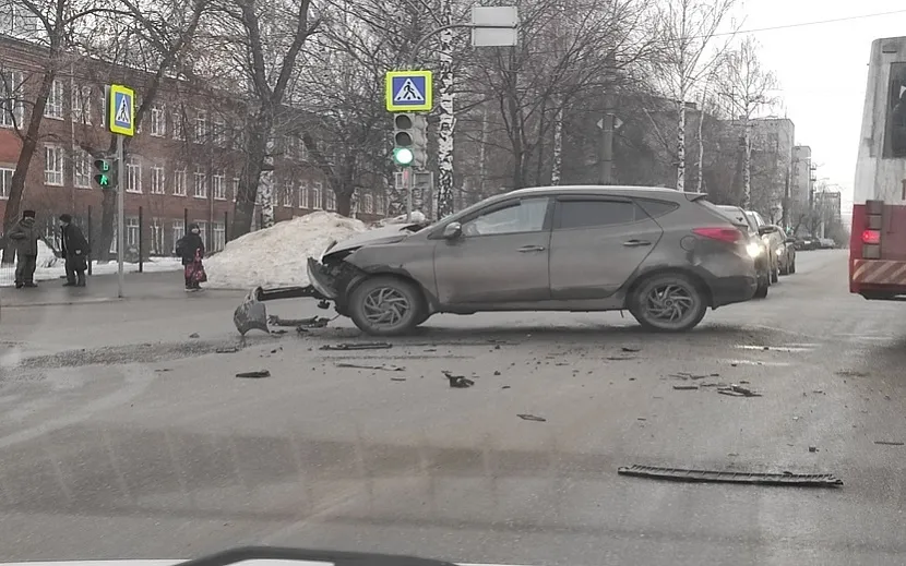 Столкновение произошло на перекрестке Майская – Щорса. Фото: Ксения Аксенова