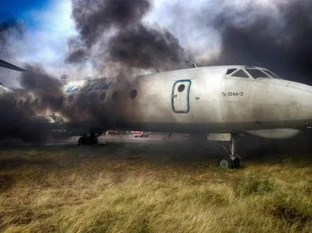 Фотофакт: в ижевском аэропорту самолет совершил «аварийную посадку»