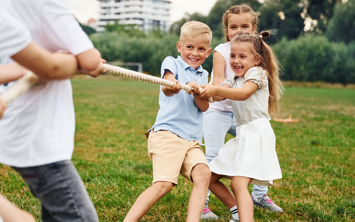 Выходи играть! 4 игры на свежем воздухе, которые увлекут всех