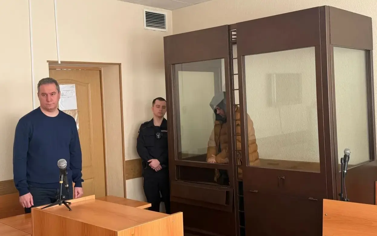 Обвиняемого во взятке начальника отдела центра соцвыплат отправили под домашний арест