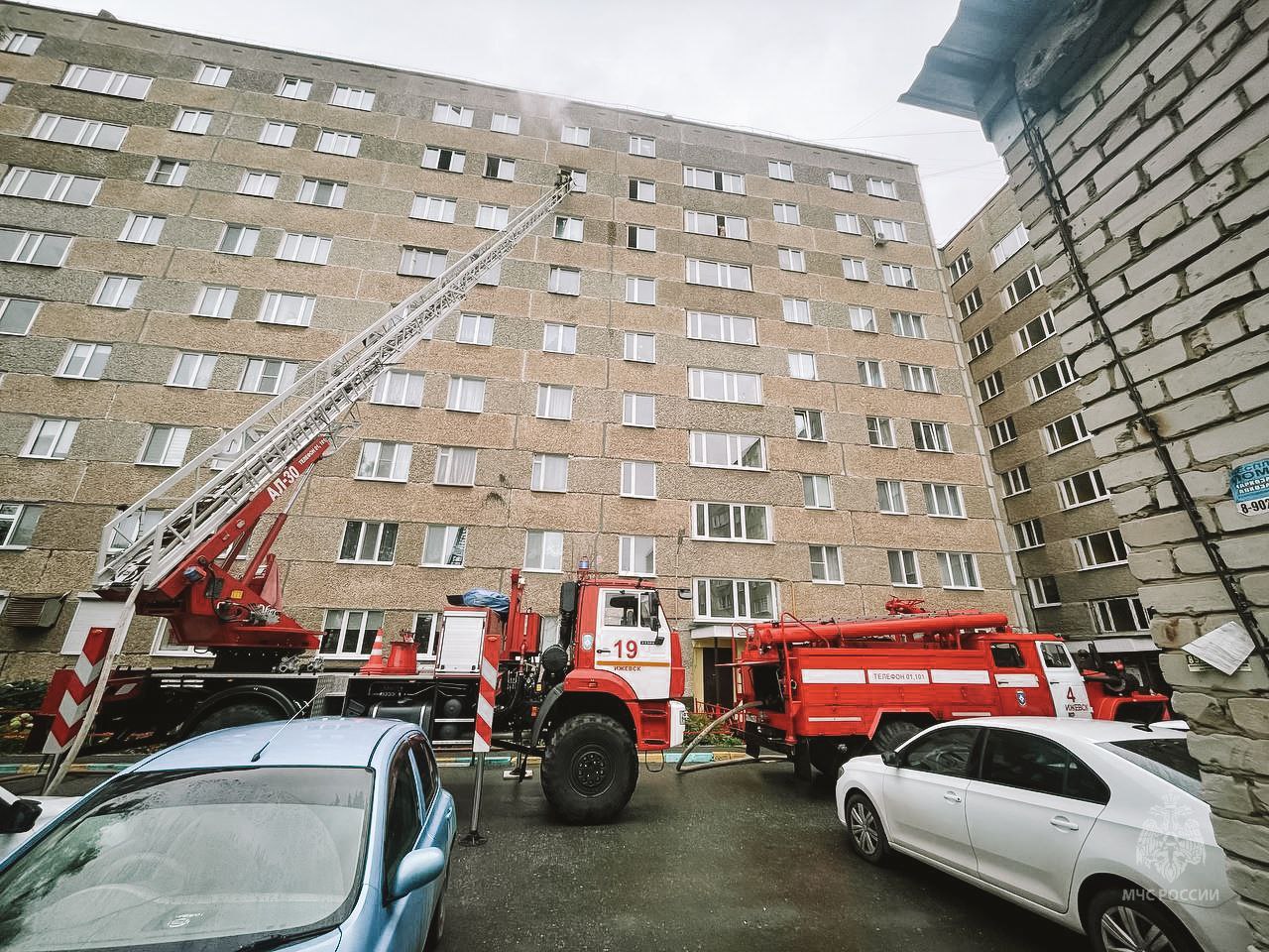 Пожар произошел в многоквартирном доме в Ижевске