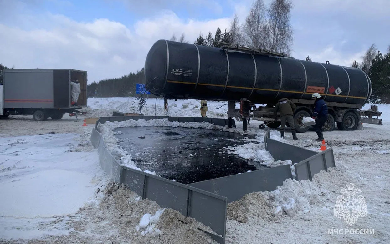 На трассе Ижевск-Сарапул ликвидировали разлив нефти и открыли движение