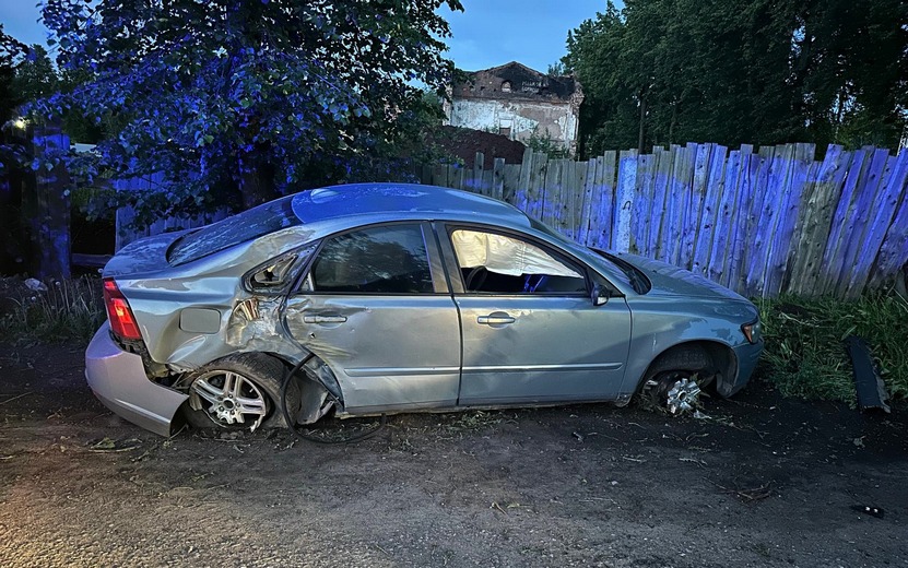 Пьяный водитель Volvo и четыре его пассажирки пострадали в ДТП в Сарапуле