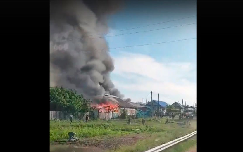 Пожар в деревне Лолошур-Возжи Граховского района Удмуртии 