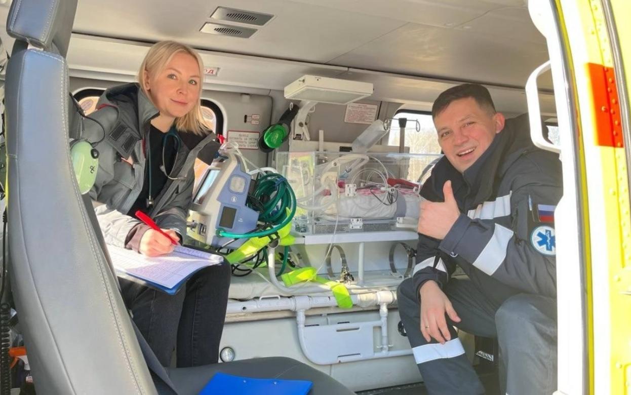 Новорожденного весом 1,2 кг эвакуировали на вертолете в Ижевск
