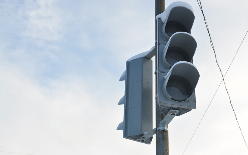 Водители жалуются на пробки из-за неработающего светофора на выезде из Ижевска