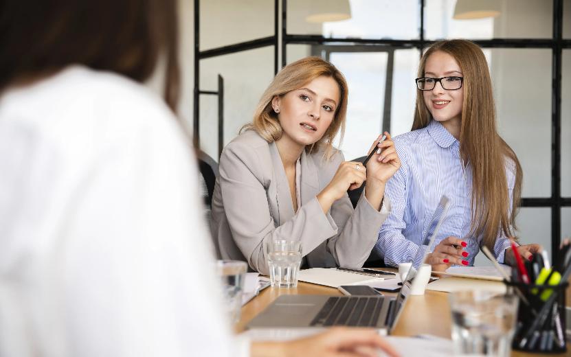 «Особый статус» или инструмент давления: чем опасна дружба с руководителем