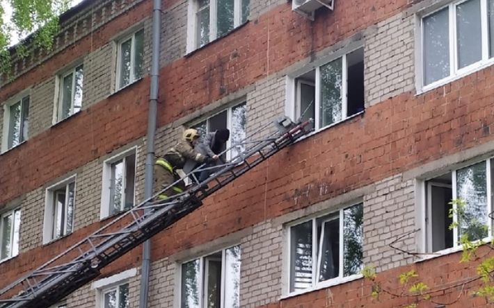 Пожар 26 мая на ул. Буммашевской. Видео: Ижевск Где Гай Стоят