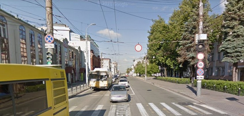 Знаки «Движение запрещено» снимут у здания МВД в Ижевске