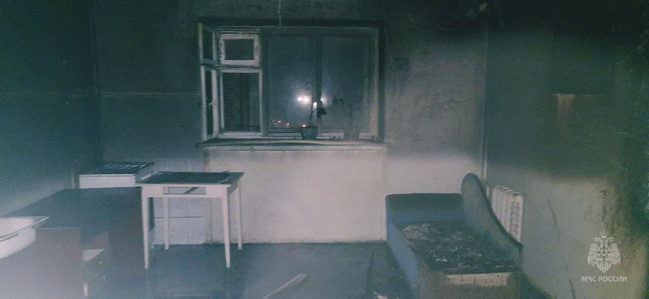 Из-за короткого замыкания в телевизоре едва не сгорела квартира в Глазове
