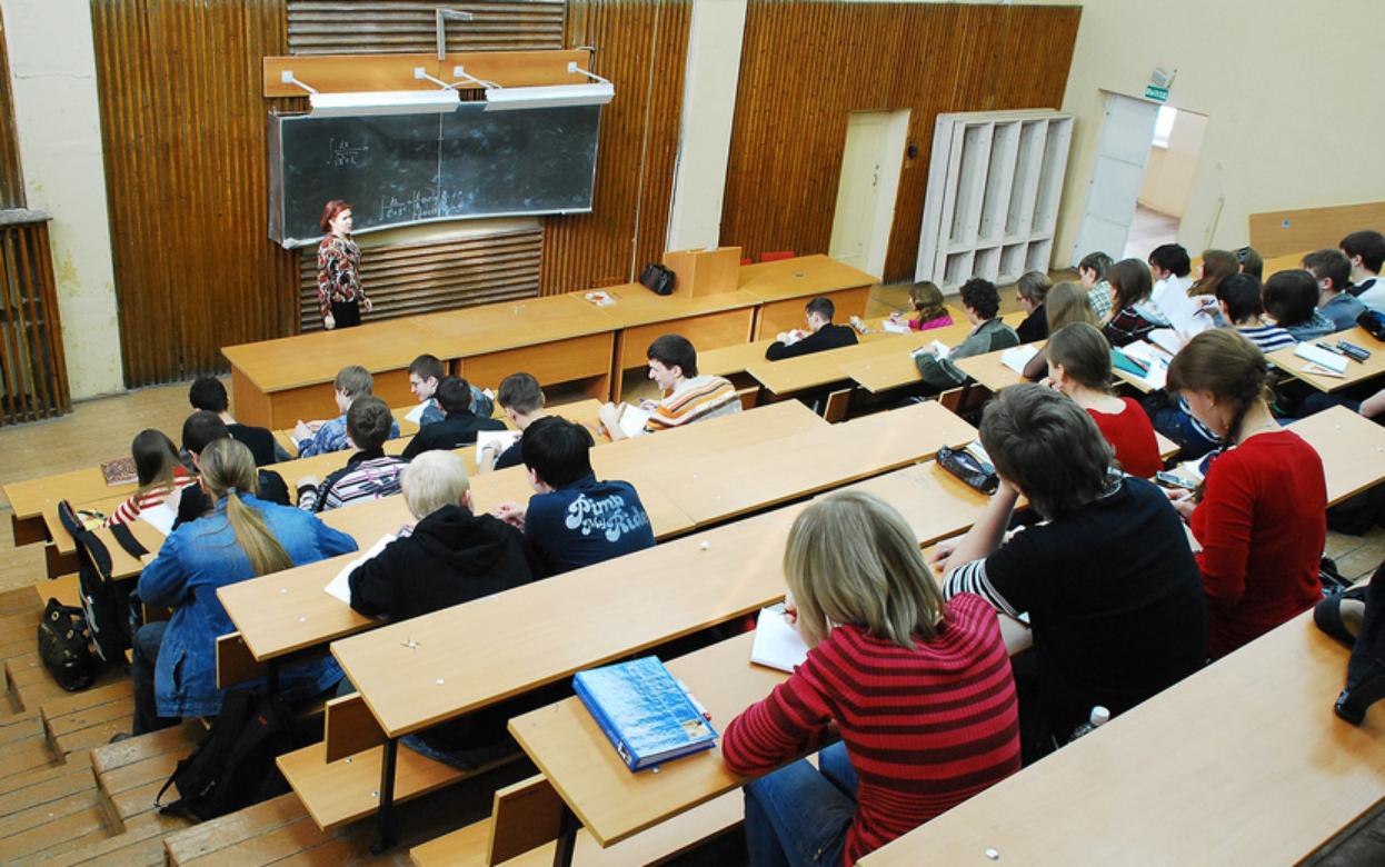 Выпускники школ Ижевска хотят стать инженерами или врачами