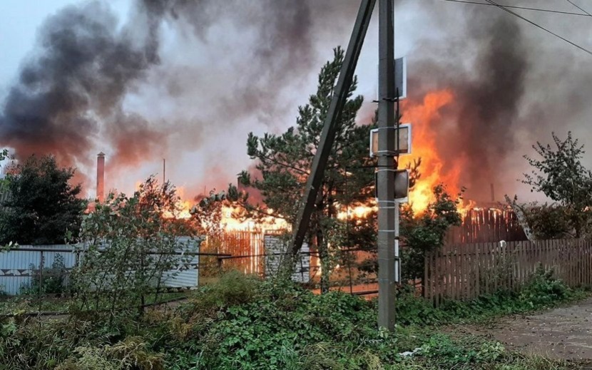 Пожар в банном комплексе под Ижевском. Фото: пресс-служба ГУ МЧС по Удмуртии