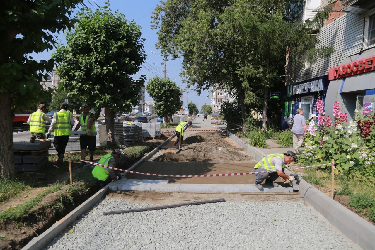 Благоустройство тротуаров на улице Ленина в Ижевске идет по графику 