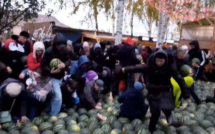 «Возможно, был элемент провокации»: директор «Парков Ижевска» прокомментировал «битву» за арбузы в Летнем саду