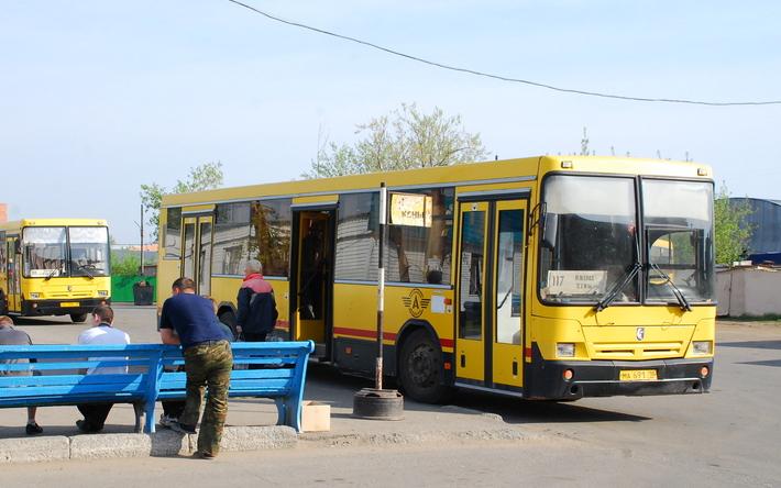 Дополнительные автобусы пустят к кладбищам Ижевска в родительскую субботу