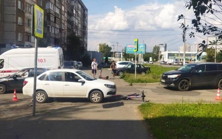Водитель «Гранты» сбил девушку на электросамокате в Ижевске