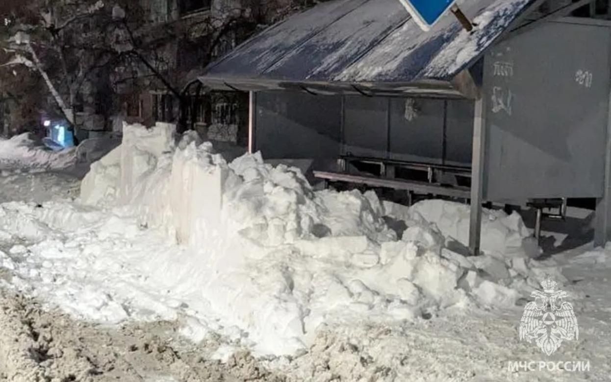 Подрядчика накажут за обрушение навеса на остановке в Ижевске