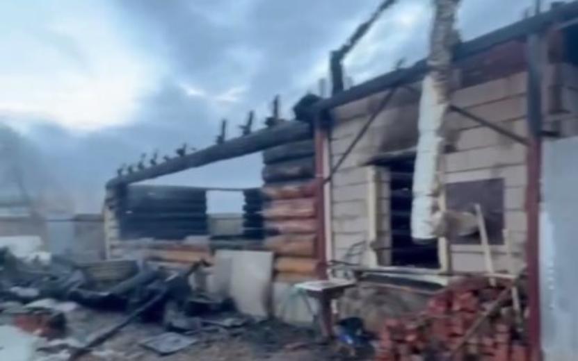Пожар в доме многодетной семьи под Ижевском. Видео: МЧС России
