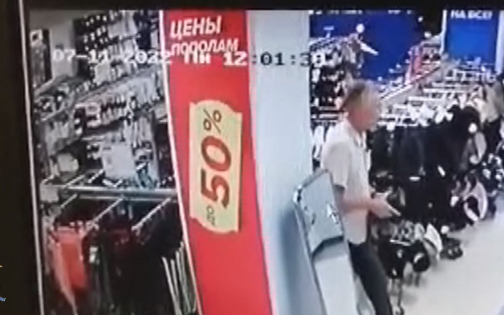 Барсетку с миллионом рублей украли в магазине Ижевска