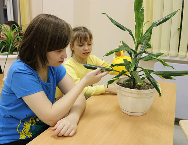 «Сад неограниченных возможностей»: как особенные дети познают мир, ухаживая за растениями