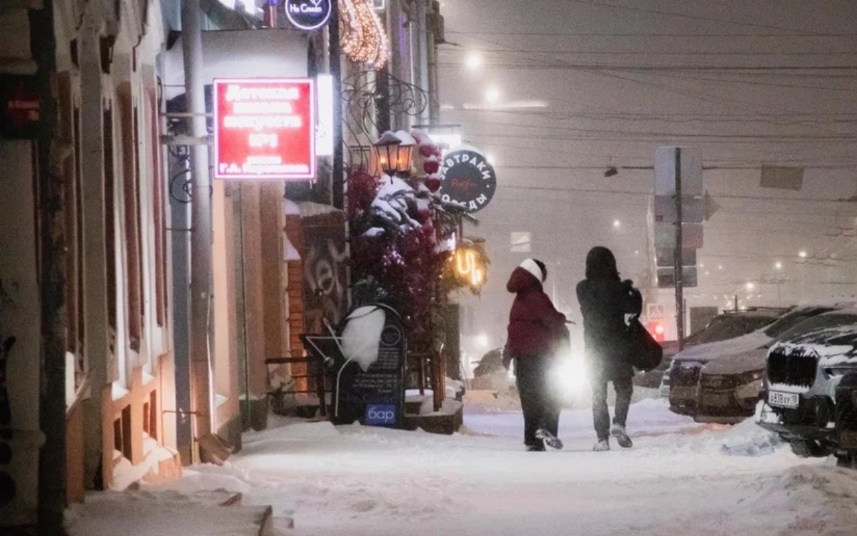 Снос аварийной хрущевки в центре города, ожидание транспорта по полтора часа и Загитова в книге рекордов: что обсуждают ижевчане в соцсетях 17 декабря
