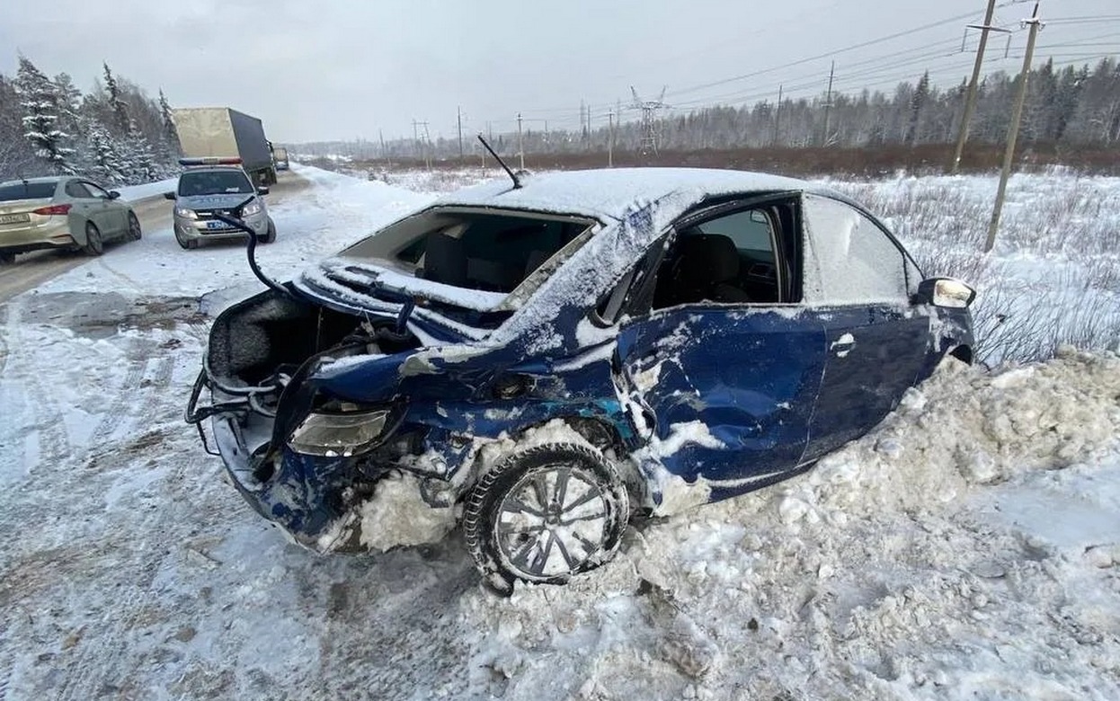 Два водителя пострадали в аварии на дороге Игра – Глазов