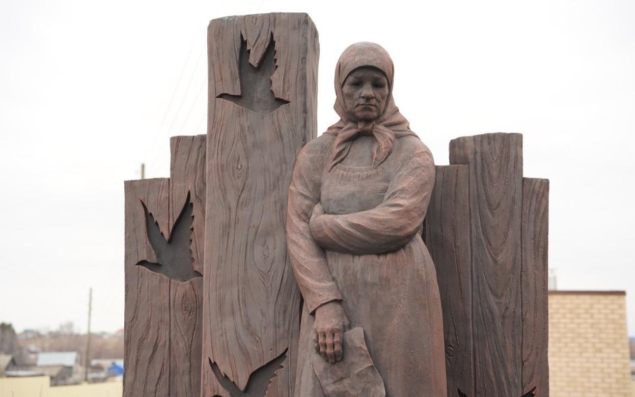 Памятник матерям защитников Родины открыли в Удмуртии