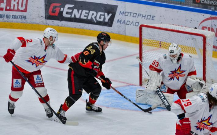 Хоккейная «Ижсталь» проиграла в Омске, выигрывая по ходу игры со счетом 4:0