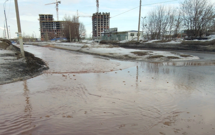 В Ижевске на ул. Ленина прорвало водопровод