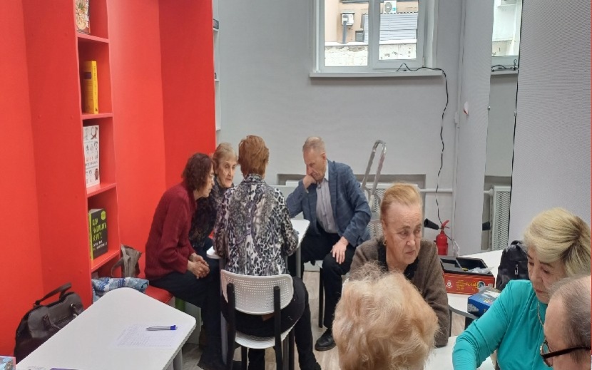 Занятия  в библиотеке 50+